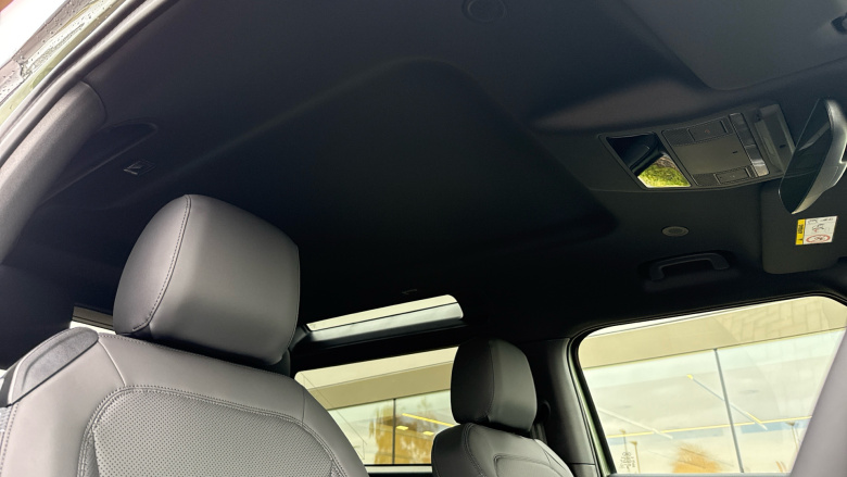 Land Rover Defender 3.0 D250 X-Dynamic SE 90 3dr Auto Diesel Estate